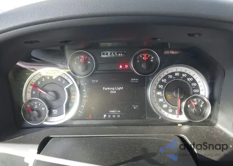 2018 Ram 1500 Big Horn 4X4 5'7 Box z USA, uszkodzony, nr VIN 1C6RR7LT4JS108243